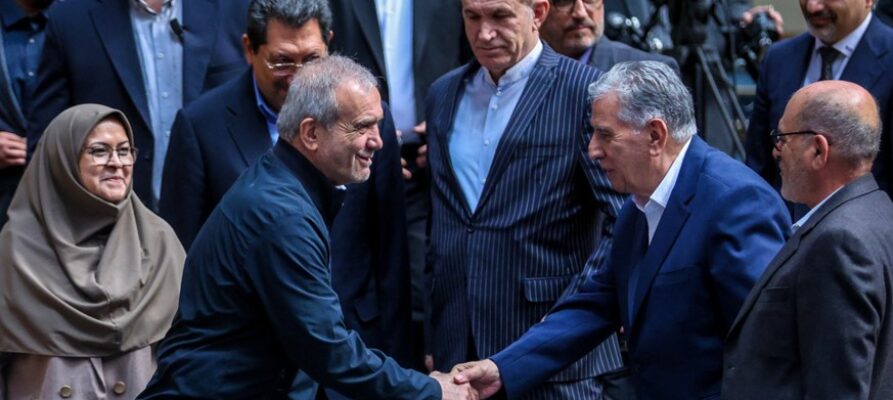 گرامیداشت روز جهانی استاندارد با حضور رئیس‌جمهور در سالن اجلاس سران